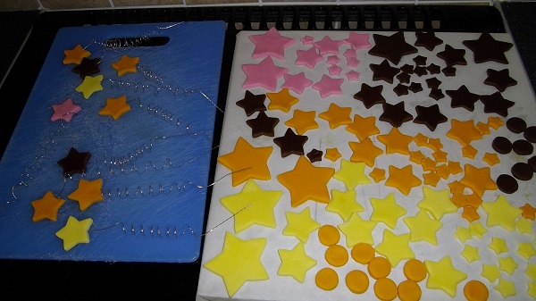 Fondant stars and wires