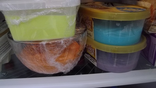 Icing colours