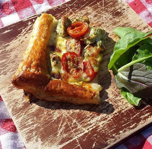 Turkey puff pastry pie
