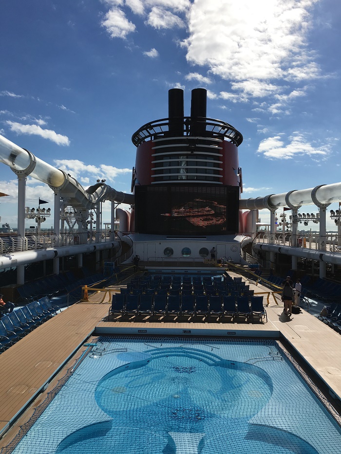 The empty pool deck