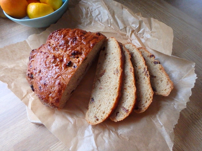 Orange and sultana rye bread