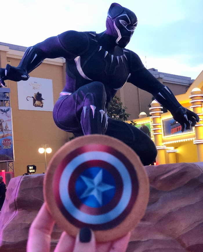 The huge Black Panther statue in Walt Disney Studios Park (and a Marvel cookie)