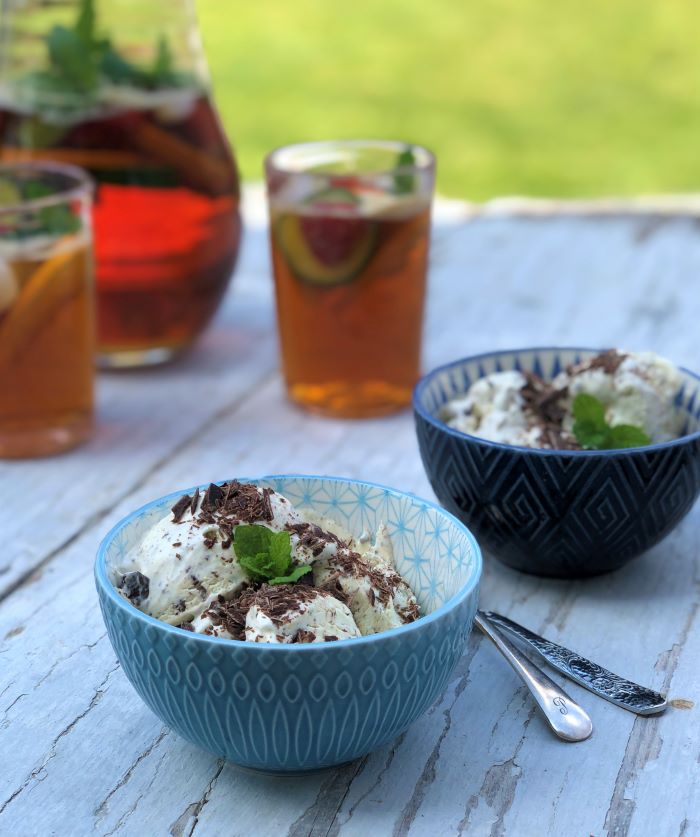 Fresh mint and dark chocolate no churn ice cream